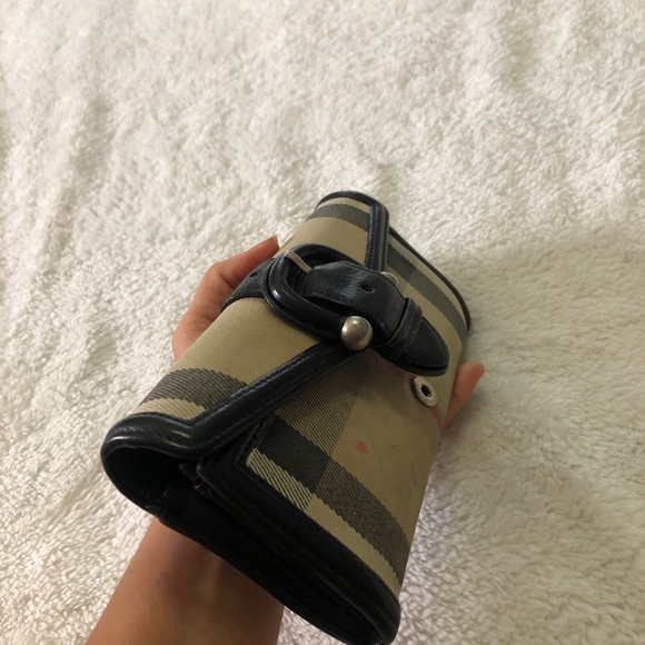 Authentic Burberry Large Wallet - Picture 4 of 7